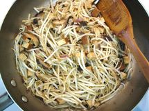 Bean_sprouts_stir_fry_thumb