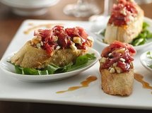 Tomato_blue_cheese_and_prosciutto_bruschetta_thumb