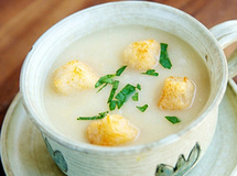 Celeriac__celery_root__and_apple_soup_thumb