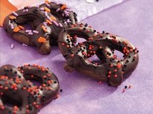 Creepy_chocolate_halloween_pretzels_thumb