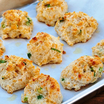 Cheddar, Garlic And Green Onion Biscuits