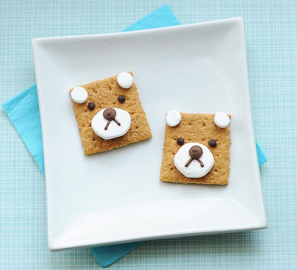 bear face with graham crackers