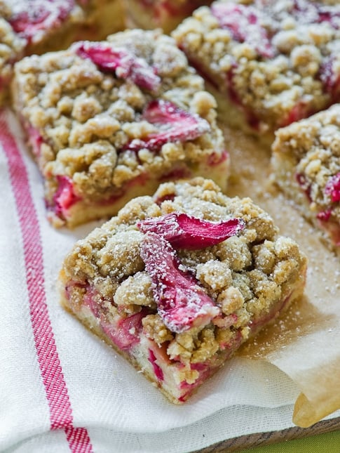 Strawberry Rhubarb Crumble Bars